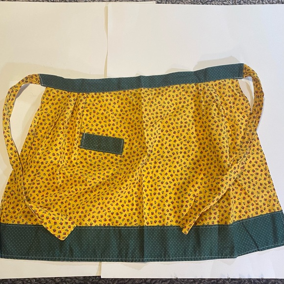 Vintage handmade apron cherry print, 1 pocket, 20” wide, 19” long ties 20” GUC - Picture 4 of 4